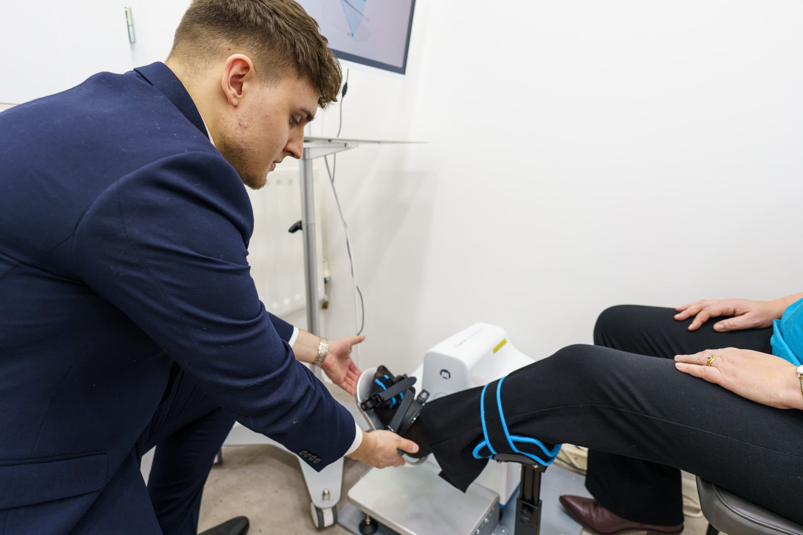Professor Lee performing a regenerative cartilage injection